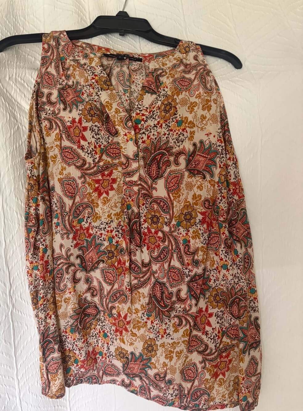 Max Studio Paisley Sleeveless V-Neck Top